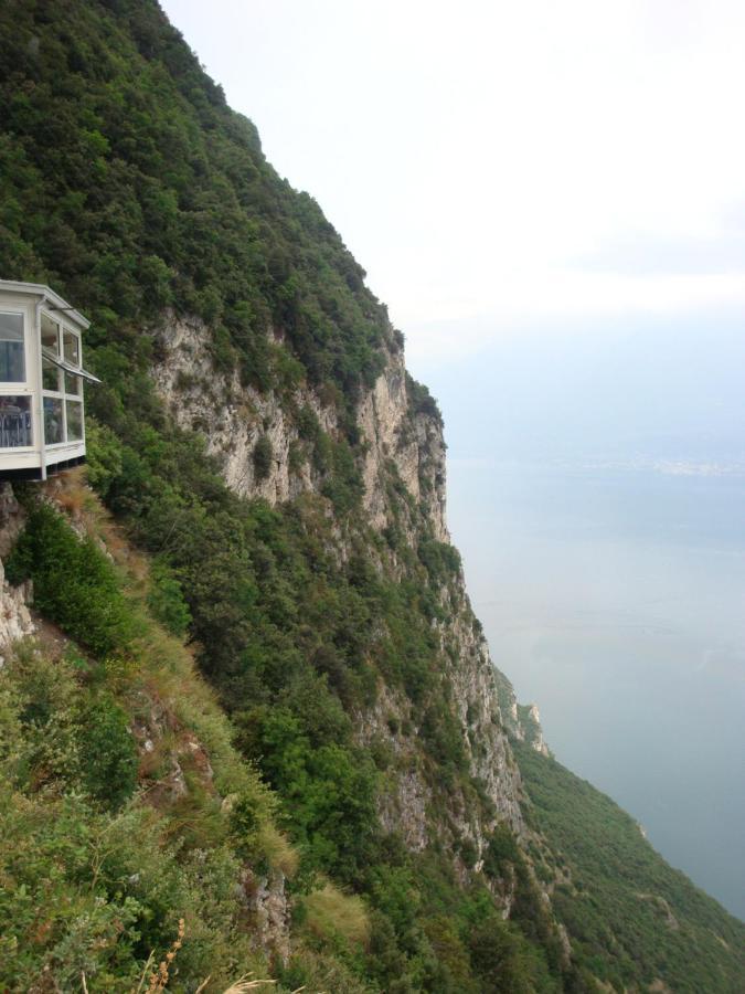 Gardameer-Tignale-Hasewinkel Dış mekan fotoğraf